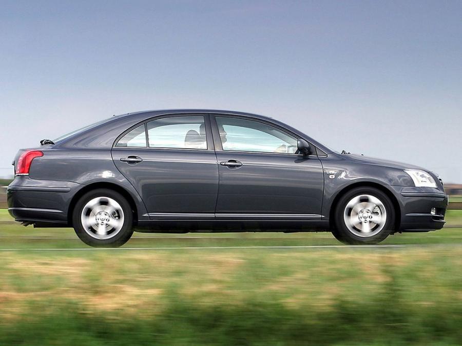  Toyota Avensis Hatchback 2003 года  (UK) (фото 3 из 5)